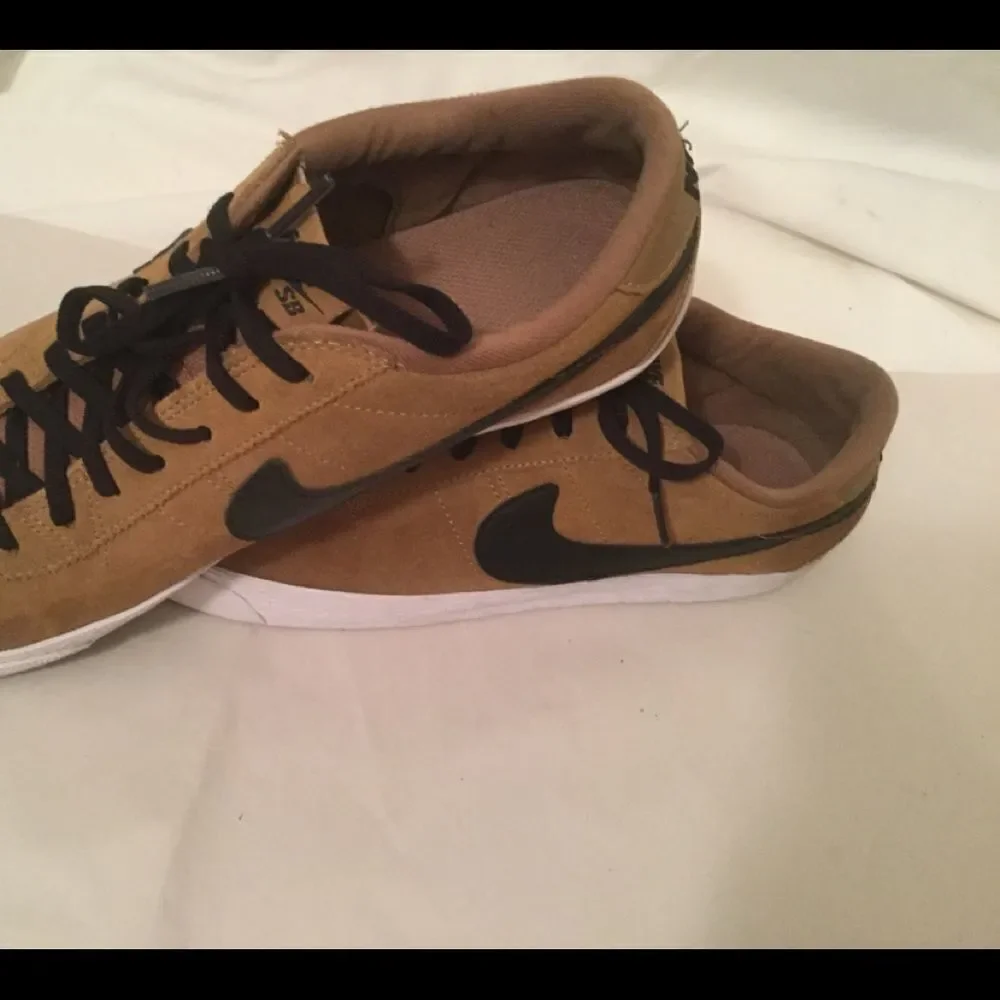 NIKE  SB 877045-201 Size US 10 Fashion sneaker